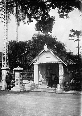 Oude politiepost in Kasin (collectie Wereldmuseum Amsterdam)