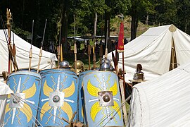 représente les lances et les boucliers