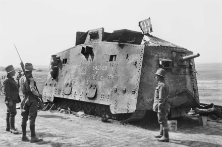 Первые танки германии. Первый немецкий танк a7v. Танк первой мировой a7v. Немецкий танк первой мировой а7v. Тяжелый танк a7v.