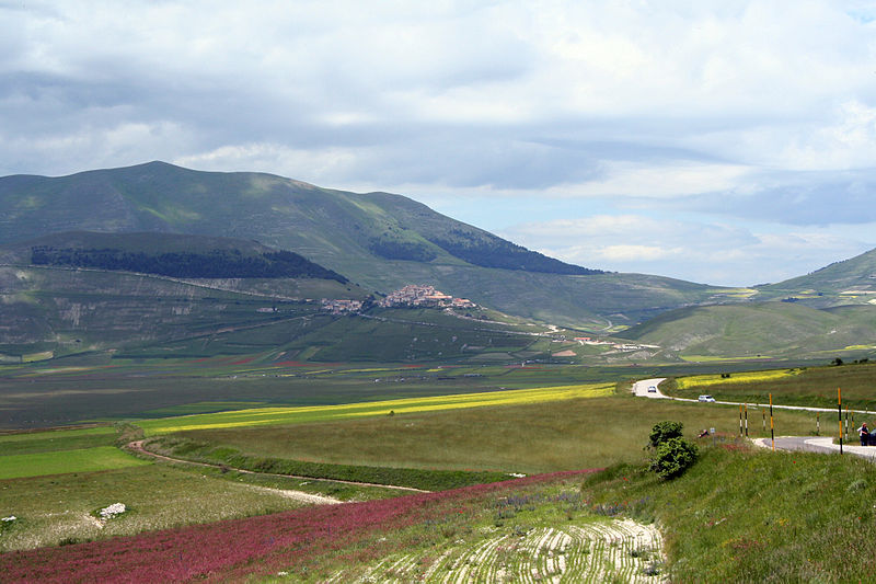 File:Castelluccio di Norcia (PG) panorama056.jpg