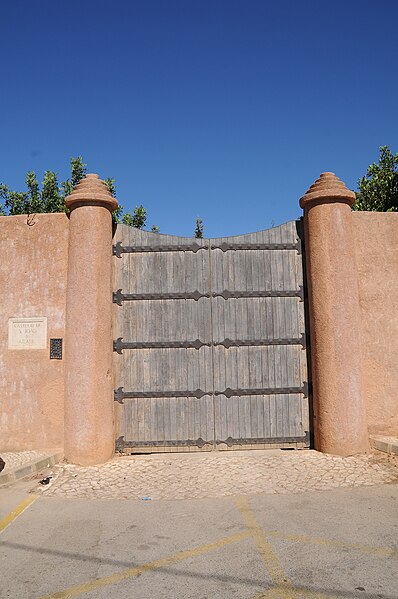 File:Castelo do Arade-Porta.JPG