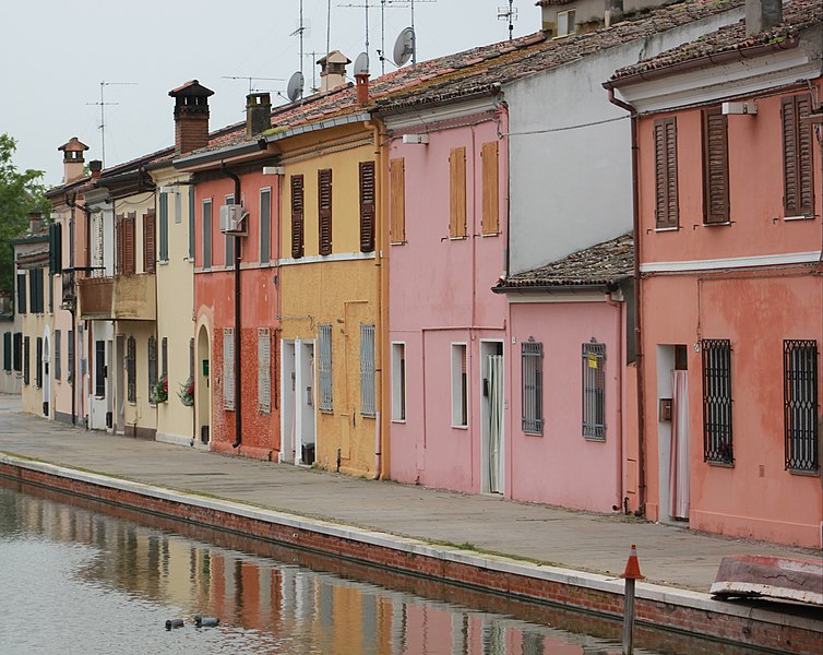 File:Centro storico di Comacchio 2.jpg