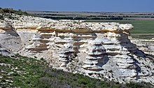 Badlands de craie (Formation de Niobrara, Crétacé supérieur ; falaises de craie au sud de Castle Rock, Comté de Gove, Kansas, États-Unis) 7 (38417957134).jpg