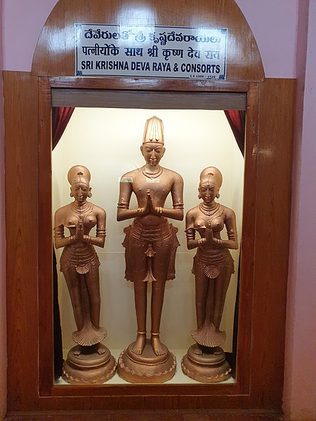 File:Chinnadevi, Krishnadevaraya, Tirumaladevi statues at Chandragiri Museum.jpg