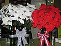 Миниатюра для Файл:Christmas ornaments in a bar of Mérida (Spain).jpg