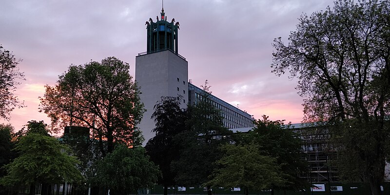 File:Civic Centre, Newcastle upon Tyne--at sunrise.jpg