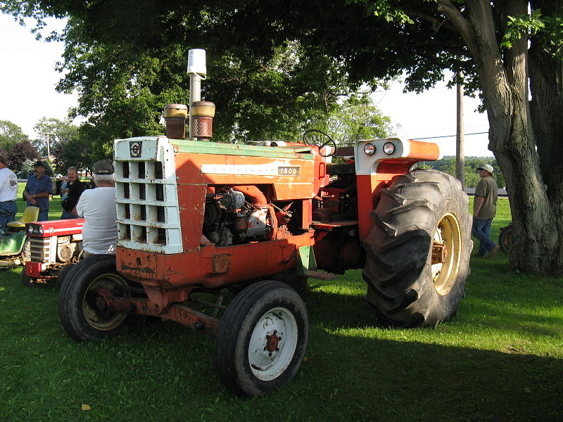 File:Cockshutt 1800 tractor.jpg