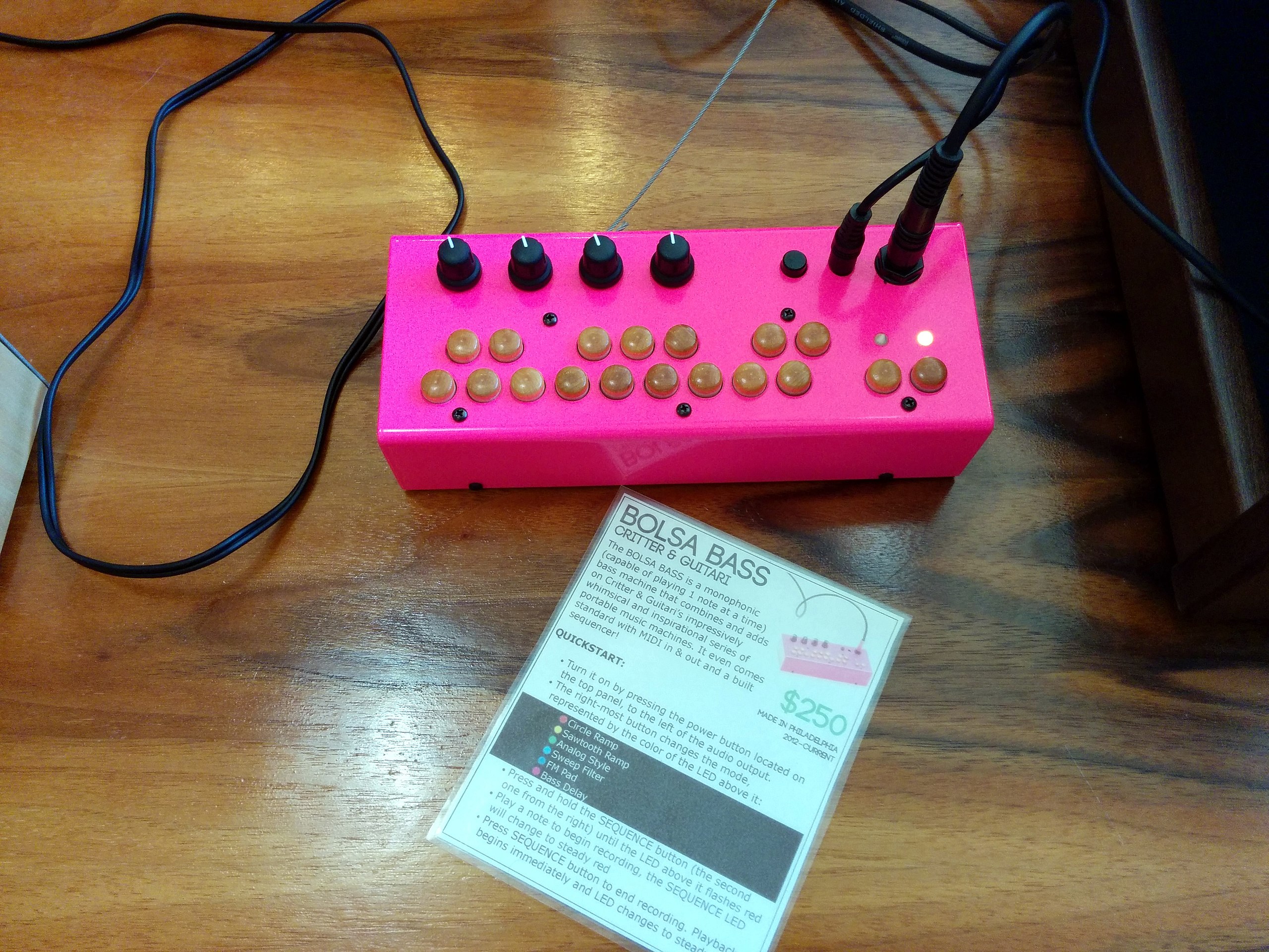 File:Critter & Guitari Bolsa Bass - bass synthesizer with six modes,  featuring a sequencer & MIDI (2014-07-12 by Cory Doctorow).jpg - Wikimedia  Commons