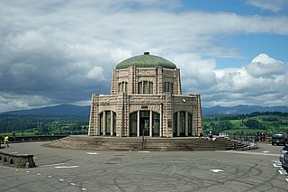 <span class="mw-page-title-main">Vista House</span> Historic house in Oregon, United States