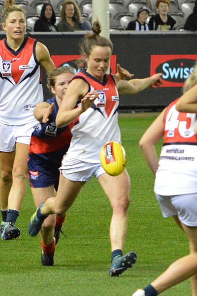 Pearce (centre) kicking the ball during the 2017 VFL Women's Grand Final