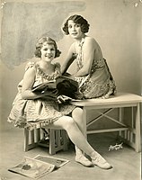 Tanečnice Ruby Adams a Valerie Noyes, 1923