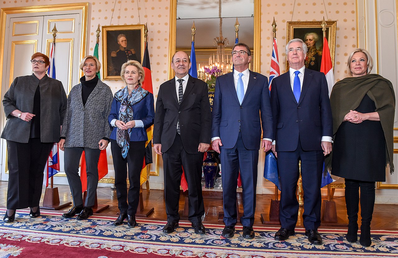Defense ministers of Australia, France, Germany, Italy, the Netherlands, UK, US following a meeting co-hosted by France, US in Paris on counter-ISIL cooperation 160120-D-LN567-146.jpg