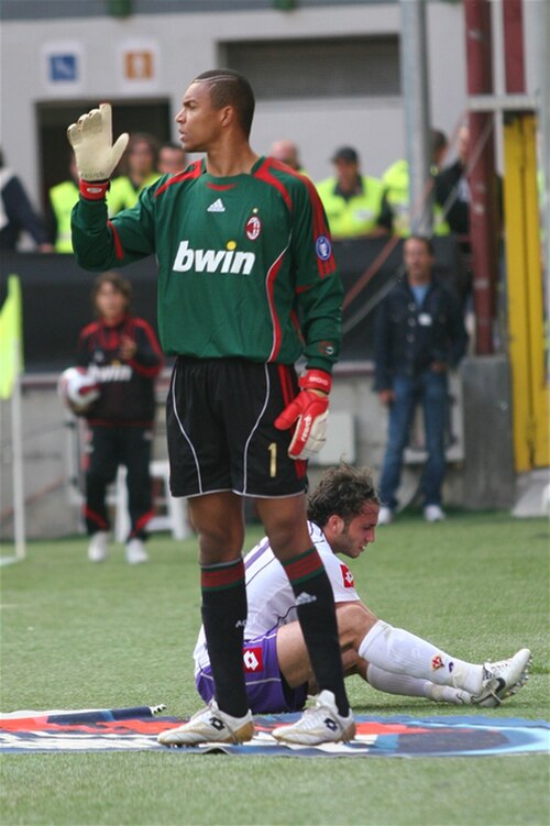 Dida and Giampaolo Pazzini in Milan's goalless home draw against Fiorentina on 6 May 2007