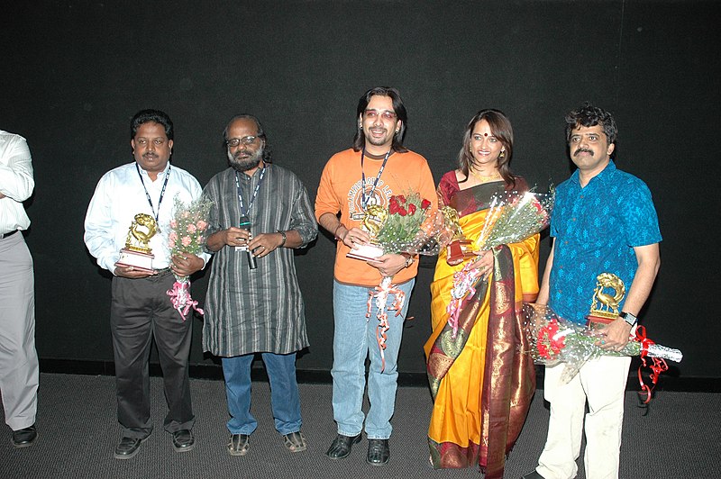 File:Dirctor Lenin Rajendran with the cast of Malayalam film Ratri Mazha of Indian Panaorama at presentation on 24.11.2007 at Panji Goa.jpg