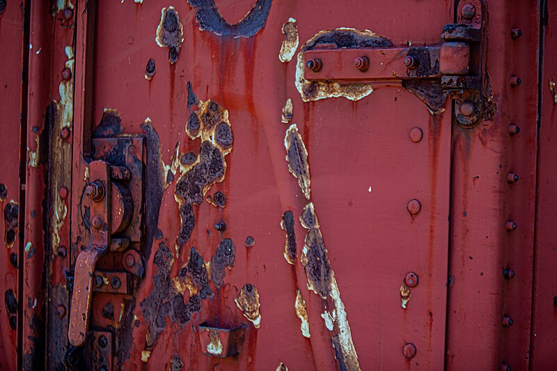File:Doors and trains and stuff.jpg