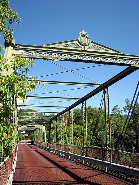 File:Double-Span Metal Pratt Truss Bridge, Keeseville, NY.jpg