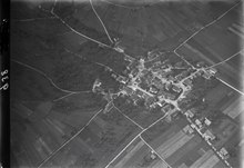 Aerial view from 400 m by Walter Mittelholzer (1919) ETH-BIB-Trasadingen aus 400 m-Inlandfluge-LBS MH01-000938.tif