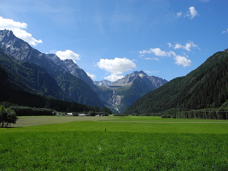 File:Ebene von Casaccia mit Albiniamauer - panoramio.jpg