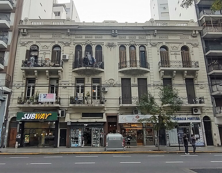 File:Edificio en avenida Pueyrredon 1160.jpg