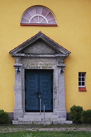 Eingangsportal Kirche Niederlehme 09-21.jpg