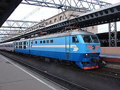 ЧС200-011 с поездом «Невский экспресс» на Московском вокзале Санкт-Петербурга