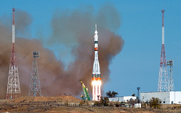 Expedition 64 Launch (NHQ202010140004).jpg