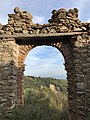 Il portale dall’interno; da notare sopra i resti del campanile a vela