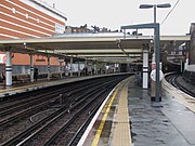 The platforms looking south Finchley Road stn northbound Jubilee look south.JPG
