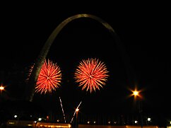 Fuegos artificiales en el Arco