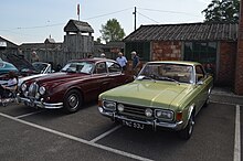 La P7 è l'auto verde in primo piano