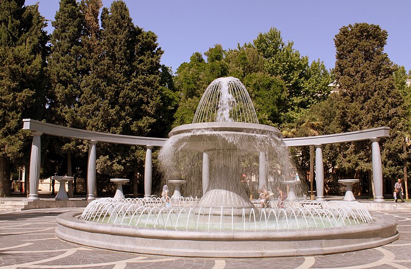 File:Fountains Square, Baku, 1.jpg