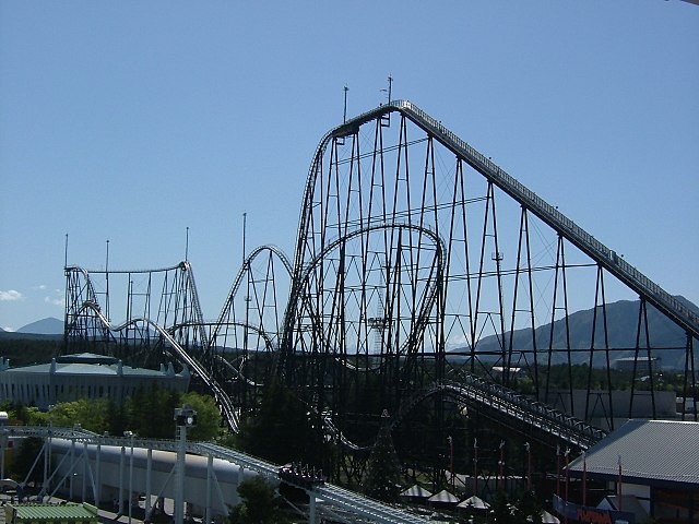 Description de l'image Fujiyama rollercoaster 2005-05.JPG.