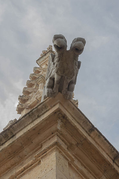 File:Gargouille bicephale cathédrale Ségovie.jpg