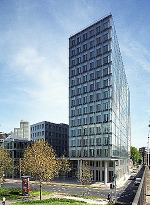 Düsseldorf Regierungsviertel: Prägende Gebäude, Anlagen und Flächen, Geschichte, Diskussionen und Pläne