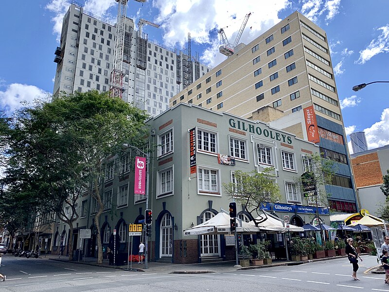 File:Gilhooleys Irish Pub at 124 Albert Street, Brisbane 02.jpg