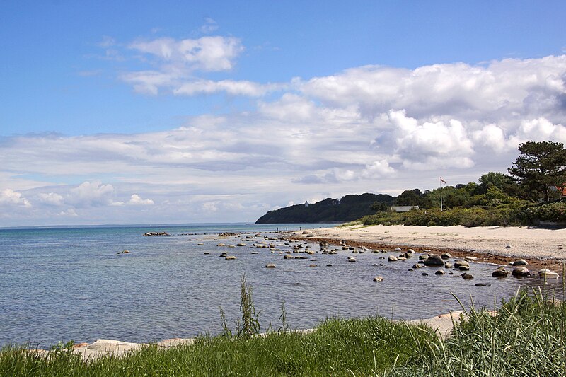 File:Gilleleje Beach.jpg