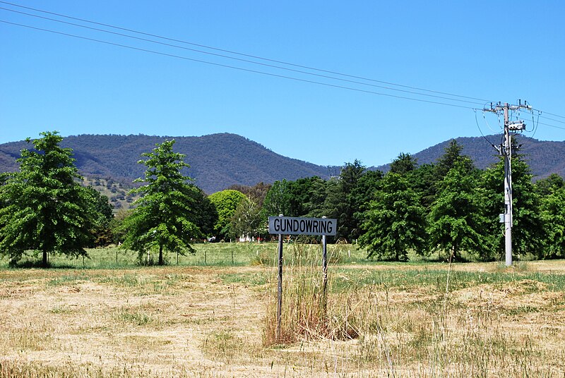 File:GundowringTownEntrySign.JPG