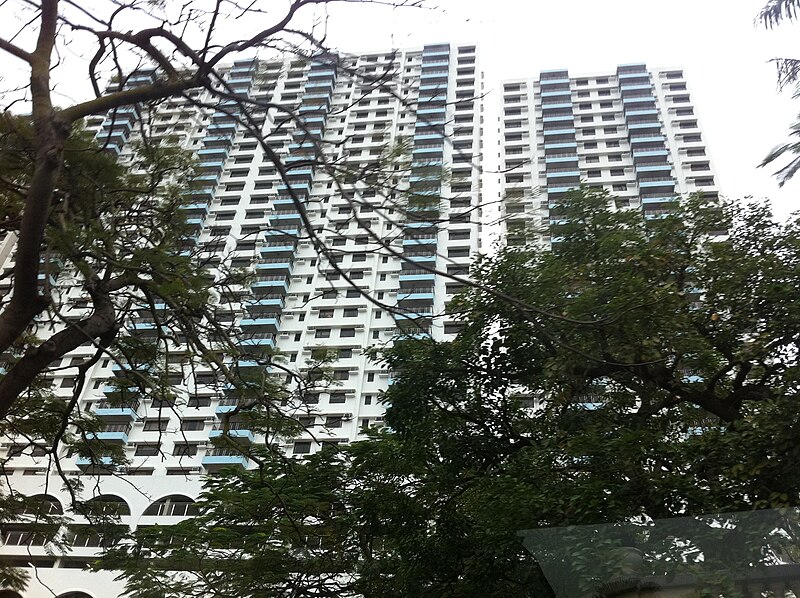 File:HK Southern District 101 Repulse Bay Road 淺水灣花園大廈 Apartments facade Nov-2012.JPG