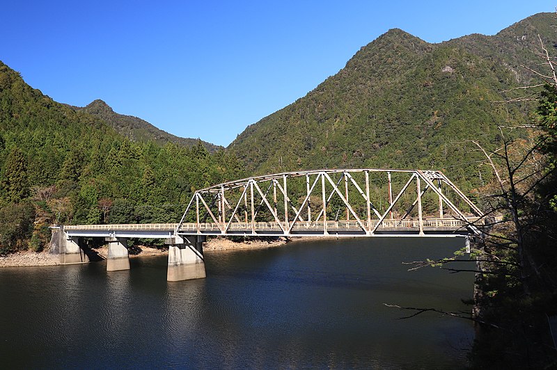 File:Hachiishi Bridge on Aichi Prefectural Road Route 424.jpg