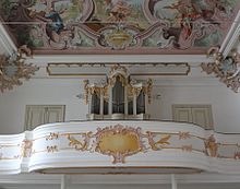 View of the interior of the chapel Haimhausen Schlosskapelle Orgel.jpg