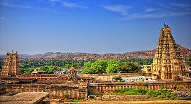 Đền Virupaksha tại Hampi ở Ấn Độ. Khu vực Ấn Độ là quê hương và trung tâm của các tôn giáo lớn như Ấn Độ giáo, Phật giáo, Jaina giáo và đạo Sikh và ảnh hưởng đến các nền văn hóa và nền văn minh khác, đặc biệt là ở châu Á.