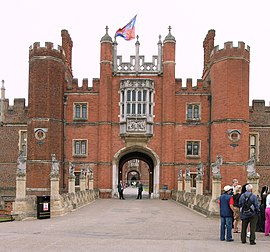 Cung Điện Hampton Court