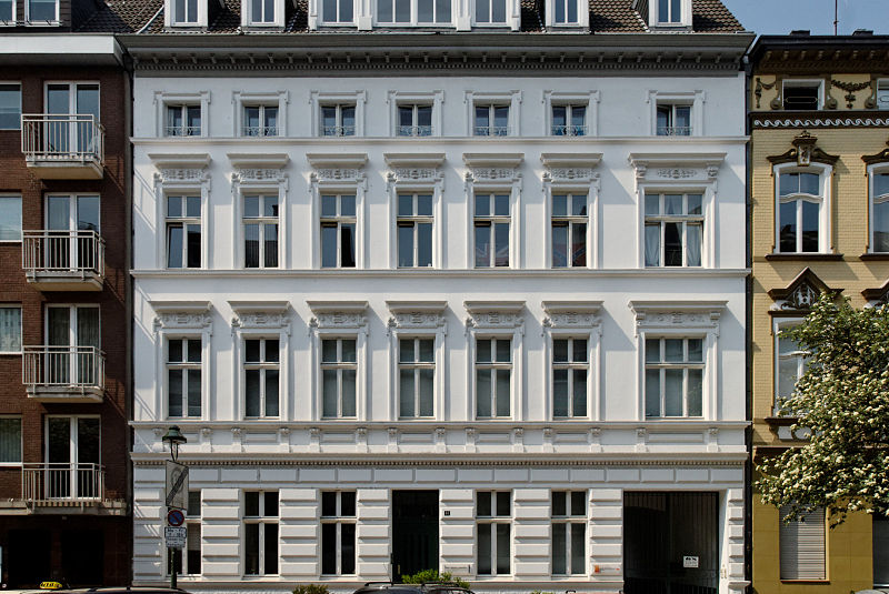 File:Haus Friedenstrasse 61 in Duesseldorf-Unterbilk, von Suedosten.jpg