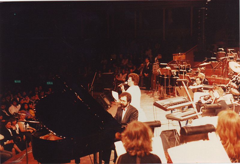 File:HayedehRoyalALbertHall1987.JPG