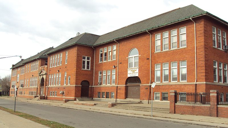 File:Holy Redeemer Grade School (Detroit).jpg