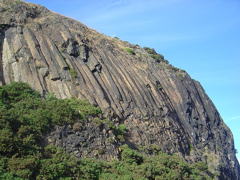 File:Holyrood Park Samsons ribs DSC04975.JPG