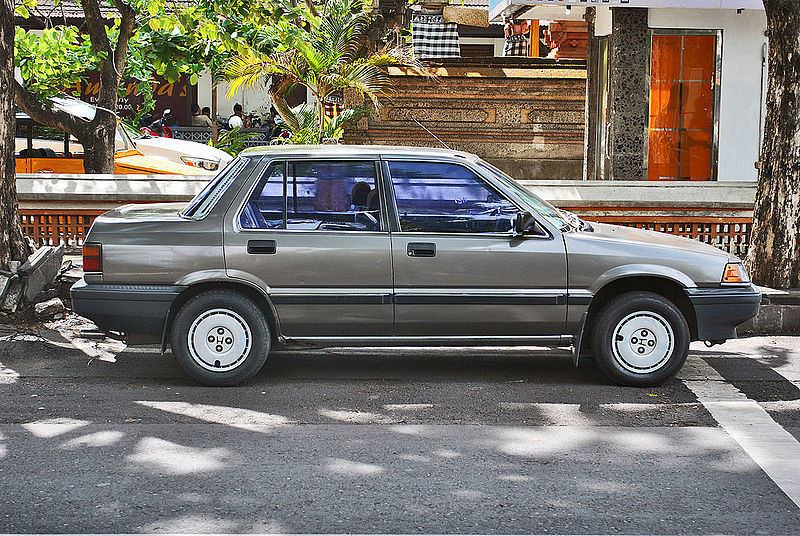 File:Honda Civic Wonder sedan (profile), Jl Veteran, Denpasar.jpg