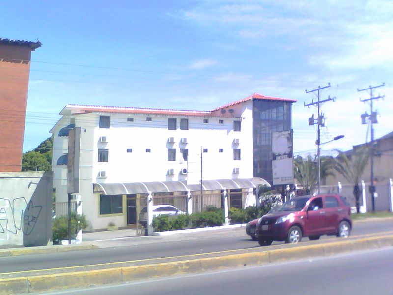 File:Hotel Portachuelo.jpg