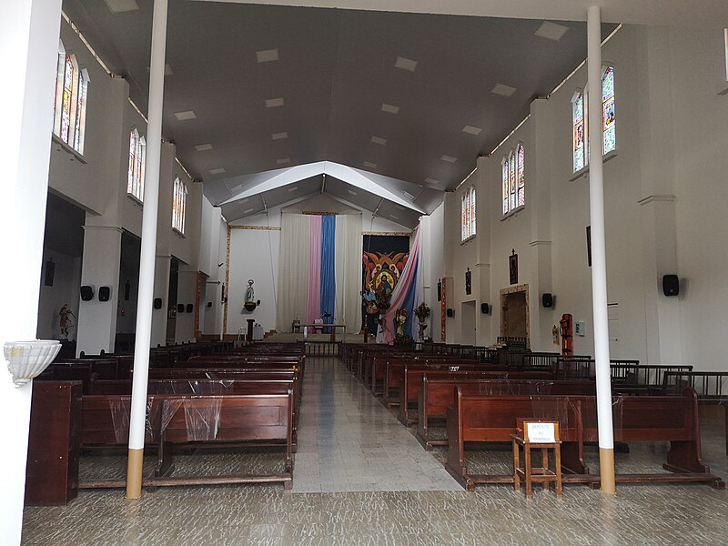 File:Iglesia de los Santos Ángeles, Angelópolis - interior.jpg