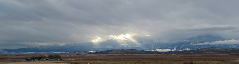 File:Interstate 84 Between La Grande and Ontario, Oregon - 44621835240.jpg